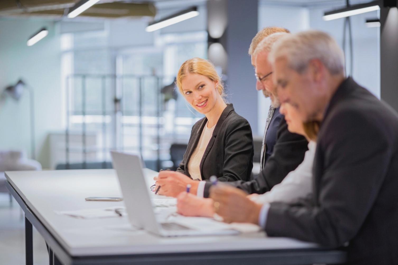 Professionelles Büroumfeld für Finanzschulungen